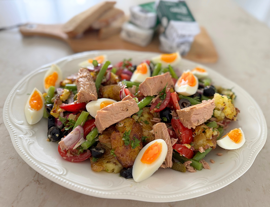 Knuspriger Frühlings-Niçoise-Salat mit Kartoffeln & hochwertigem Thunfisch in Olivenöl 🐟