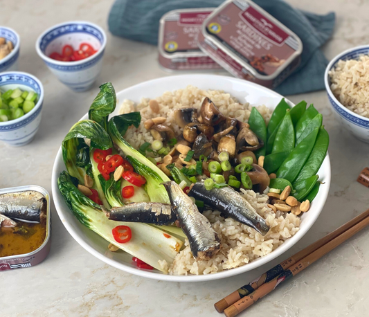 Asiatische Reis Bowl mit Sardinen