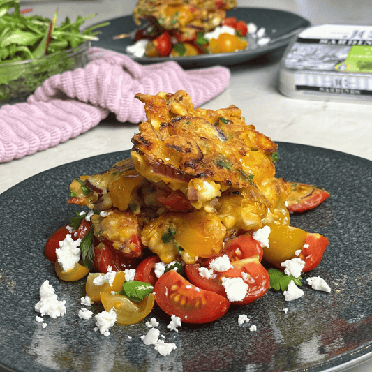 Tomaten-Sardinen-Feta-Kräuter-Fritters