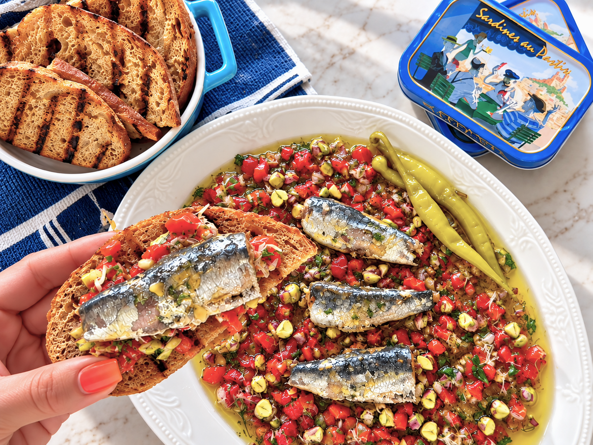 Video laden: So einfach geht’s – Mediterranen Paprika-Dip zubereiten