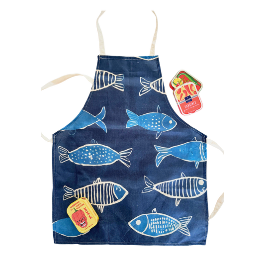 Sardinen Schürze – Maritimer Küchenklassiker in Blau