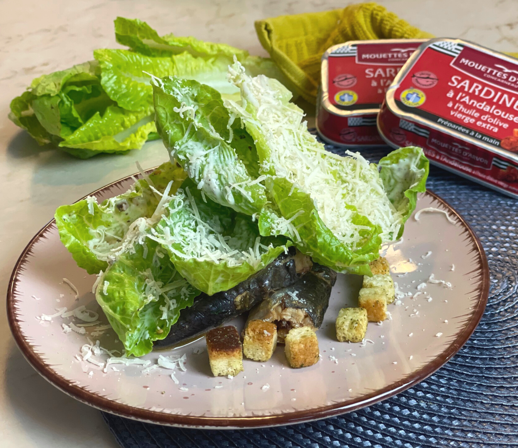 Caesar Salat mit Sardinen – Sardinen.Bar